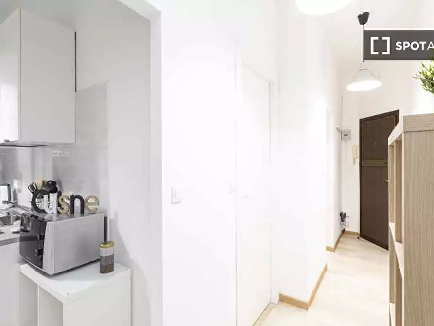 Immagine 15 di Camera condivisa in affitto  in Via Lorenteggio a Milano