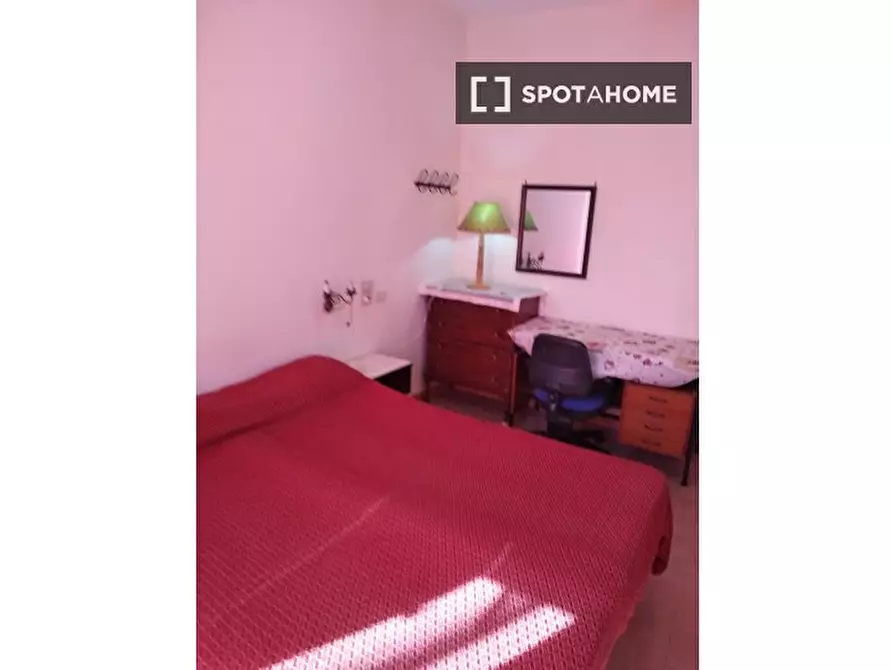 Immagine 3 di Camera condivisa in affitto  in Via dell'Olmata a Roma