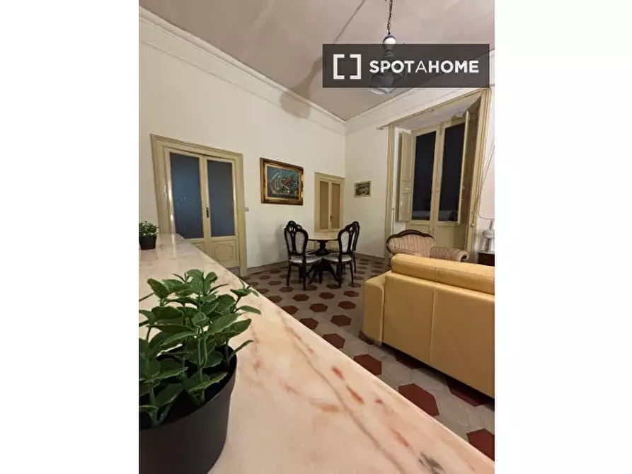 Immagine 10 di Camera condivisa in affitto  in Via Brombeis a Napoli