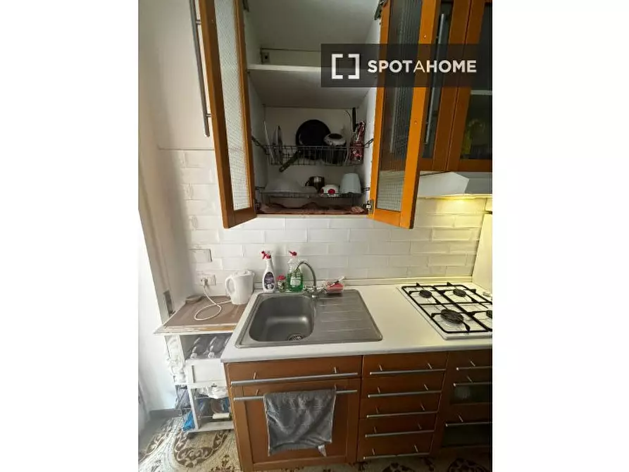 Immagine 2 di Camera condivisa in affitto  in Via Renato Simoni a Roma
