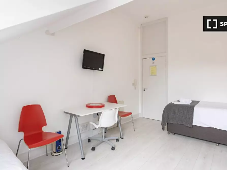 Immagine 12 di Residence in affitto  in Earls Ct Rd a Kensington