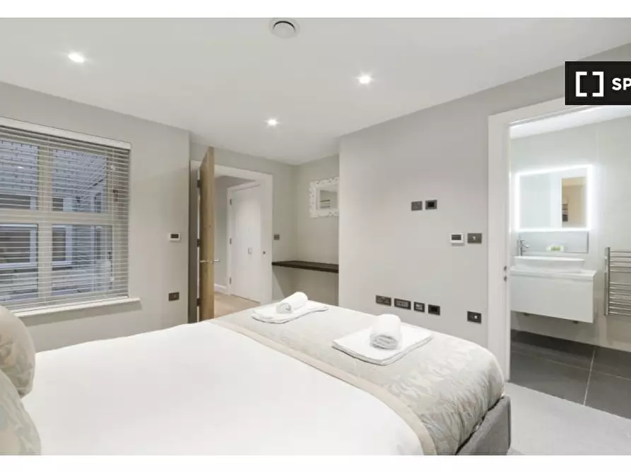 Immagine 13 di Appartamento in affitto  in Apartment 1, 53A Fleet Street a 