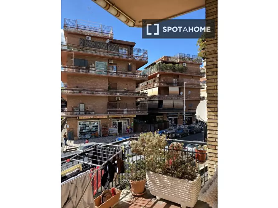 Immagine 5 di Camera condivisa in affitto  in Via dei Monti di Primavalle a Roma