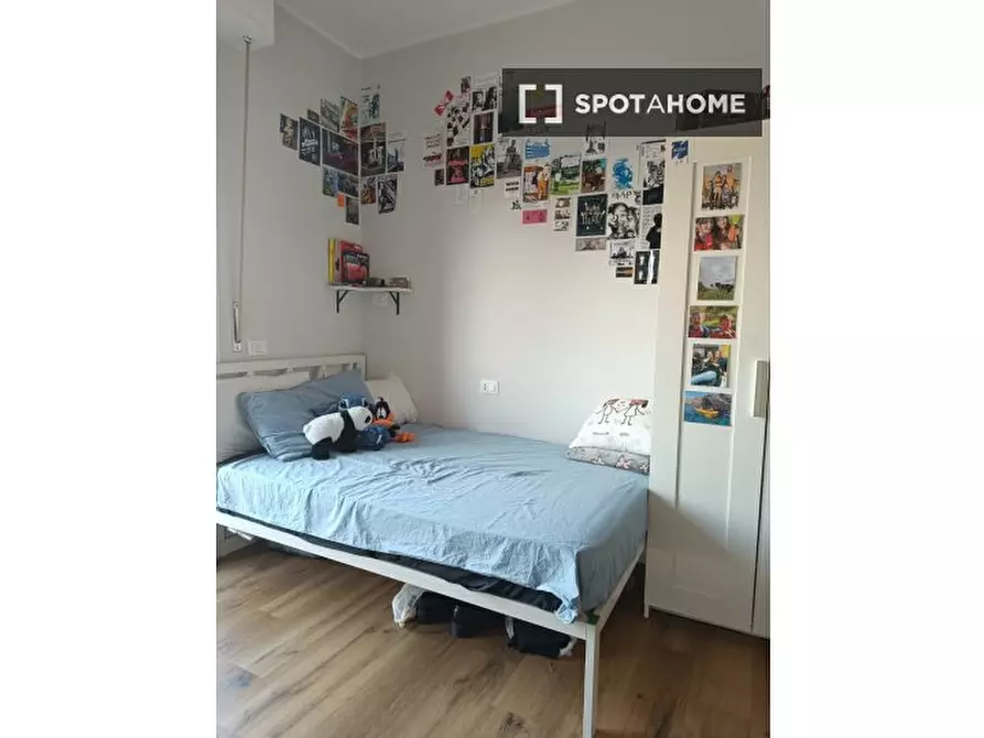 Immagine 2 di Camera condivisa in affitto  in Via Lorenteggio a Milano