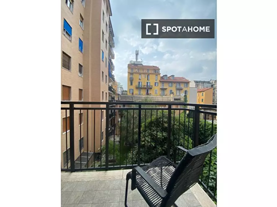 Immagine 2 di Camera condivisa in affitto  in Via Carlo Ravizza a Milano