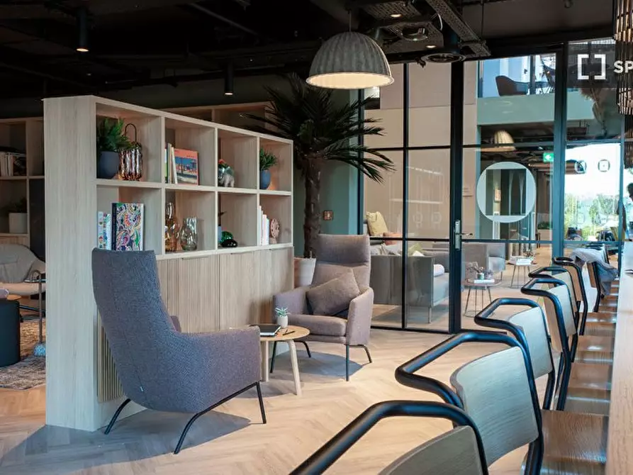 Immagine 16 di Ufficio in affitto  in Merchant Street a Brent