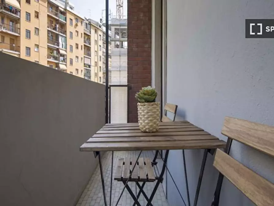 Immagine 1 di Camera condivisa in affitto  in Viale Legioni Romane Milan a Milano