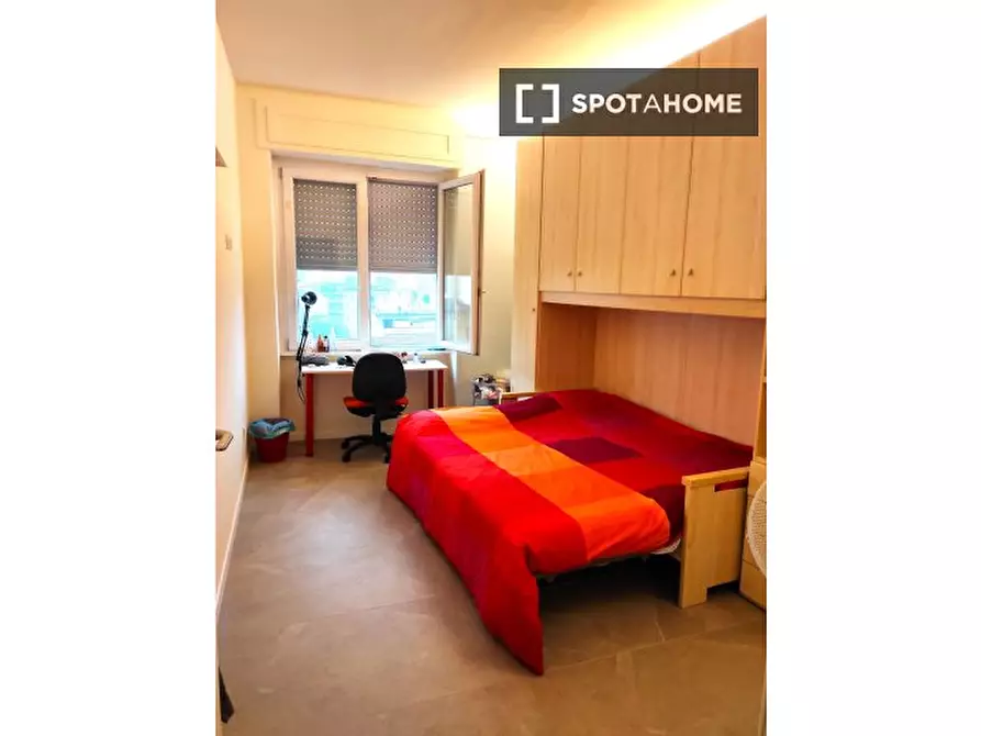 Immagine 3 di Camera condivisa in affitto  in Piazza Enrico Bottini a Milano