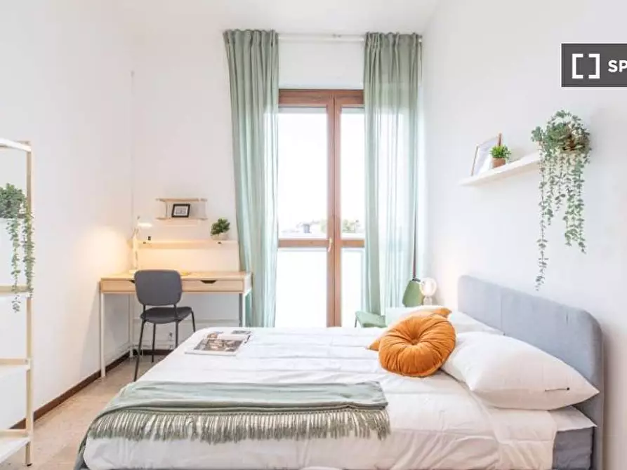 Immagine 3 di Camera condivisa in affitto  in Viale Sondrio a Milano