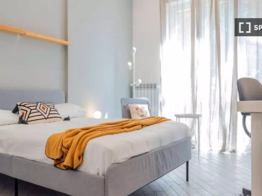 Immagine 2 di Camera condivisa in affitto  in Via Francesco Buonamici a Roma