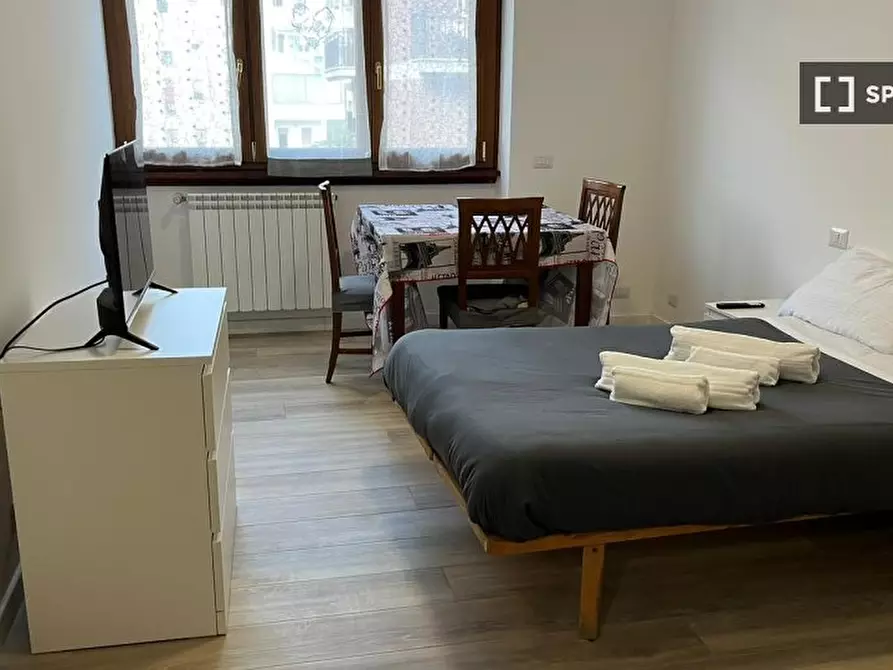 Immagine 1 di Camera condivisa in affitto  in Via Cerreto di Spoleto a Roma