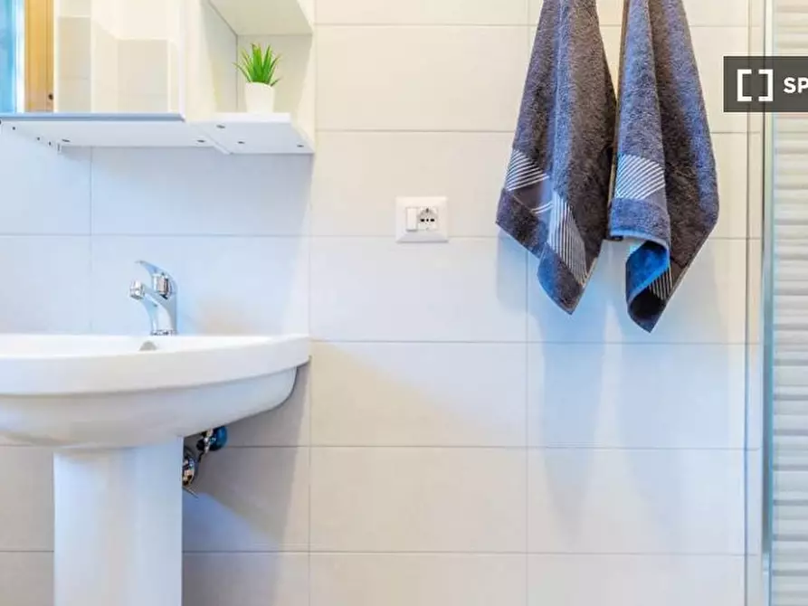 Immagine 7 di Camera condivisa in affitto  in Via Fiume delle Perle a Roma