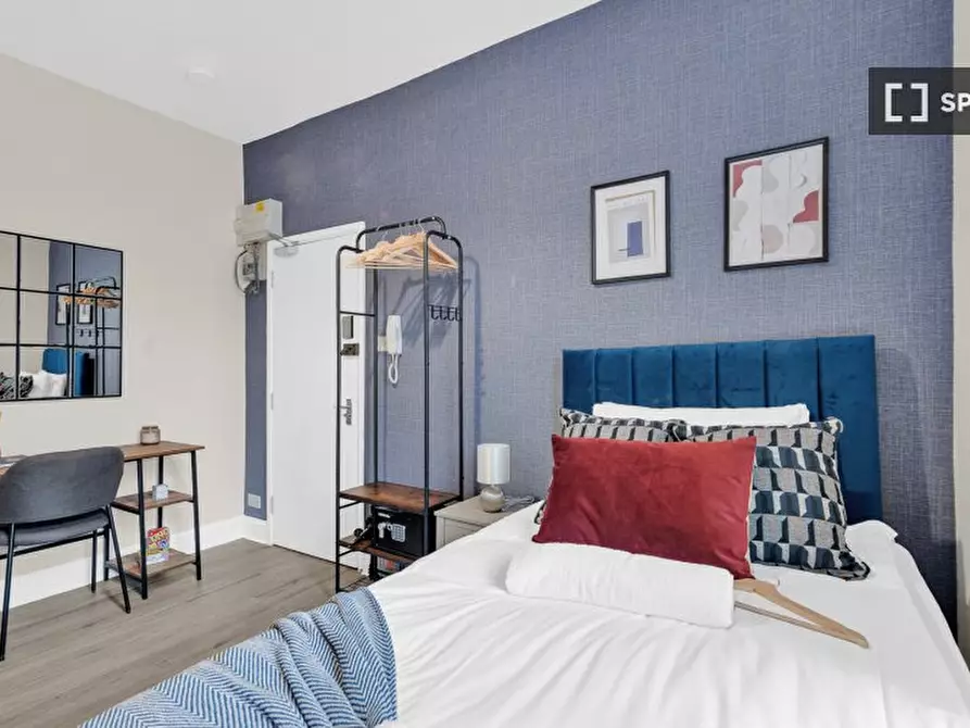 Immagine 6 di Ufficio in affitto  in flat a Tottenham