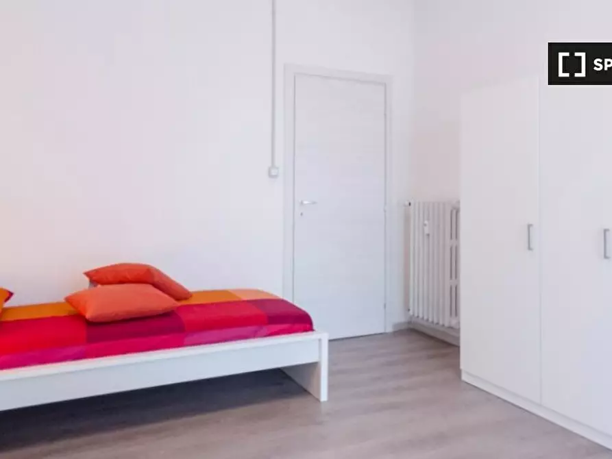 Immagine 2 di Camera condivisa in affitto  in Piazza Tancredi Galimberti a Torino