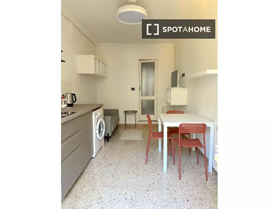 Immagine 3 di Appartamento in affitto  in Via Maria Vittoria a Torino
