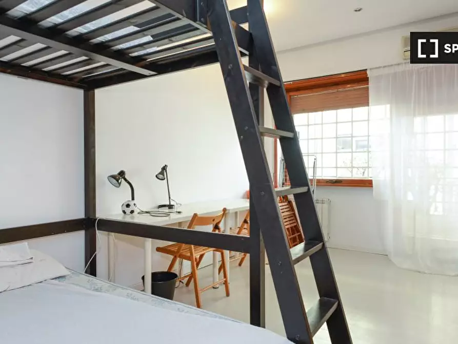 Immagine 7 di Camera condivisa in affitto  in Via Edoardo Jenner, 00151 Roma RM, Italy a Roma