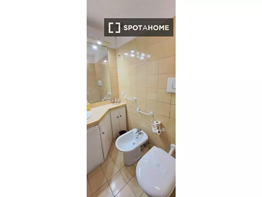 Immagine 18 di Appartamento in affitto  in Via della Croce a Roma