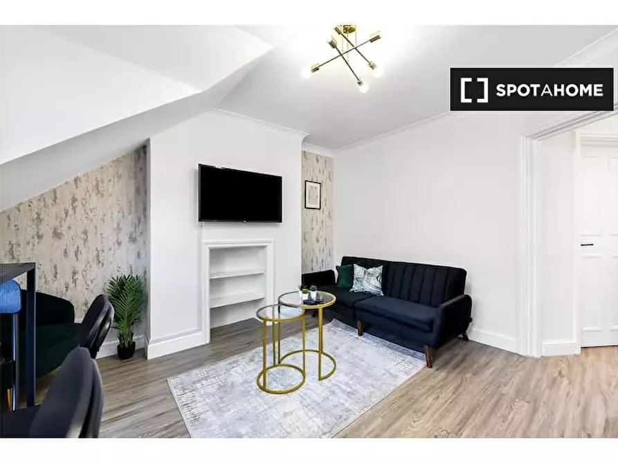 Immagine 5 di Appartamento in affitto  in Flat C Agincourt Road Greater London NW3 2PA a Camden Town