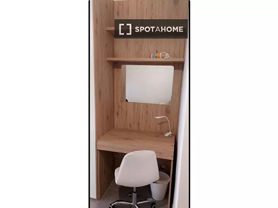 Immagine 3 di Camera condivisa in affitto  in Via di Torre Gaia a Roma