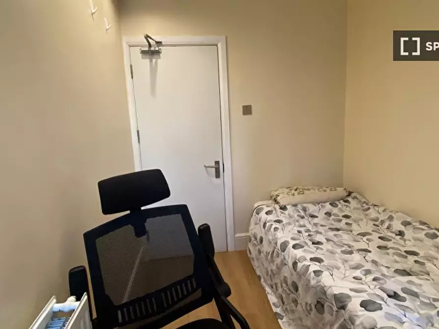 Immagine 2 di Camera condivisa in affitto  in Martindale Ave a East Ham