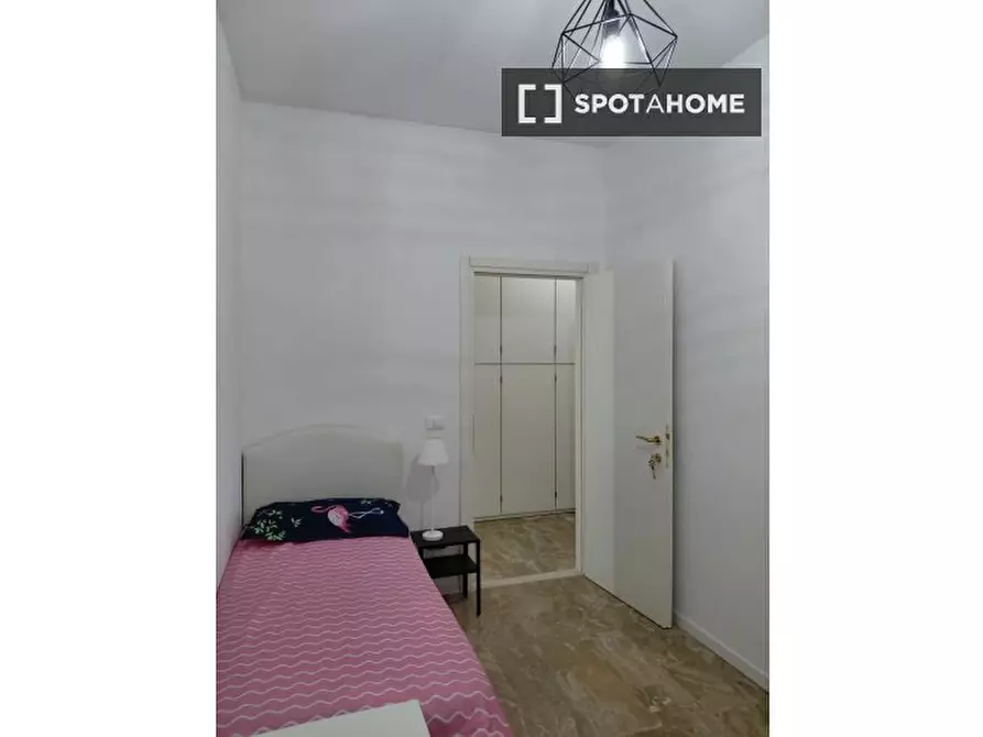 Immagine 2 di Camera condivisa in affitto  in Viale Europa a Brescia