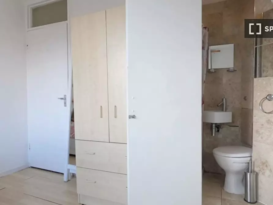 Immagine 3 di Camera condivisa in affitto  in Queensdale Crescent a Kensington