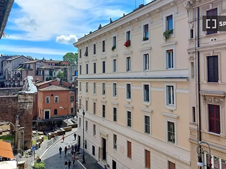 Immagine 19 di Appartamento in affitto  in Via del Portico d'Ottavia a Roma