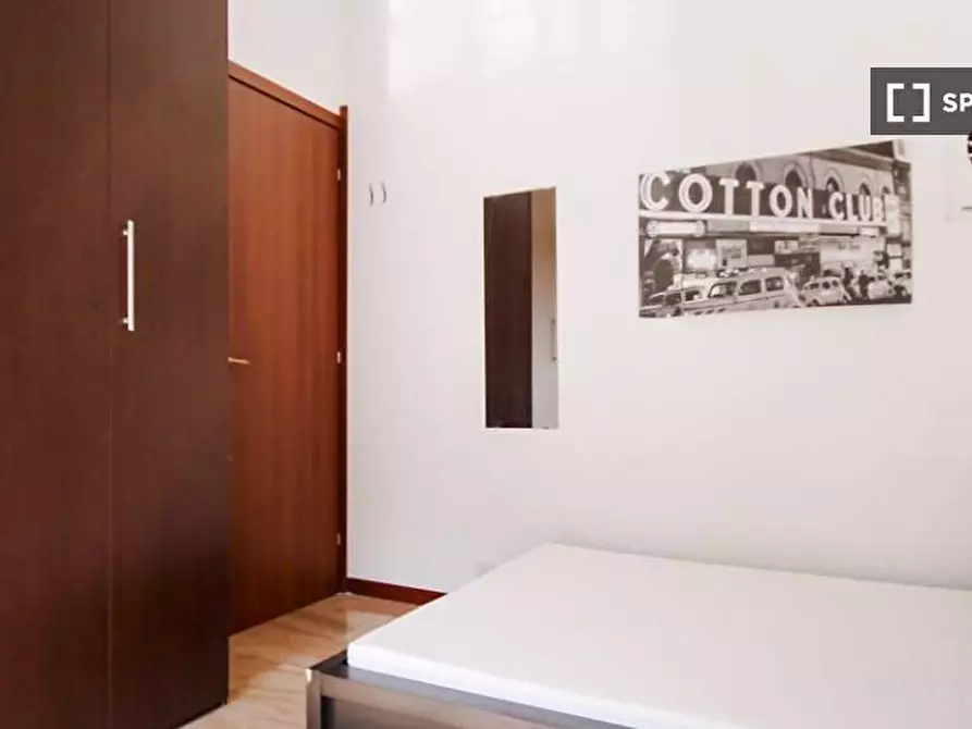 Immagine 3 di Camera condivisa in affitto  in Via Emilio De Marchi a Milano