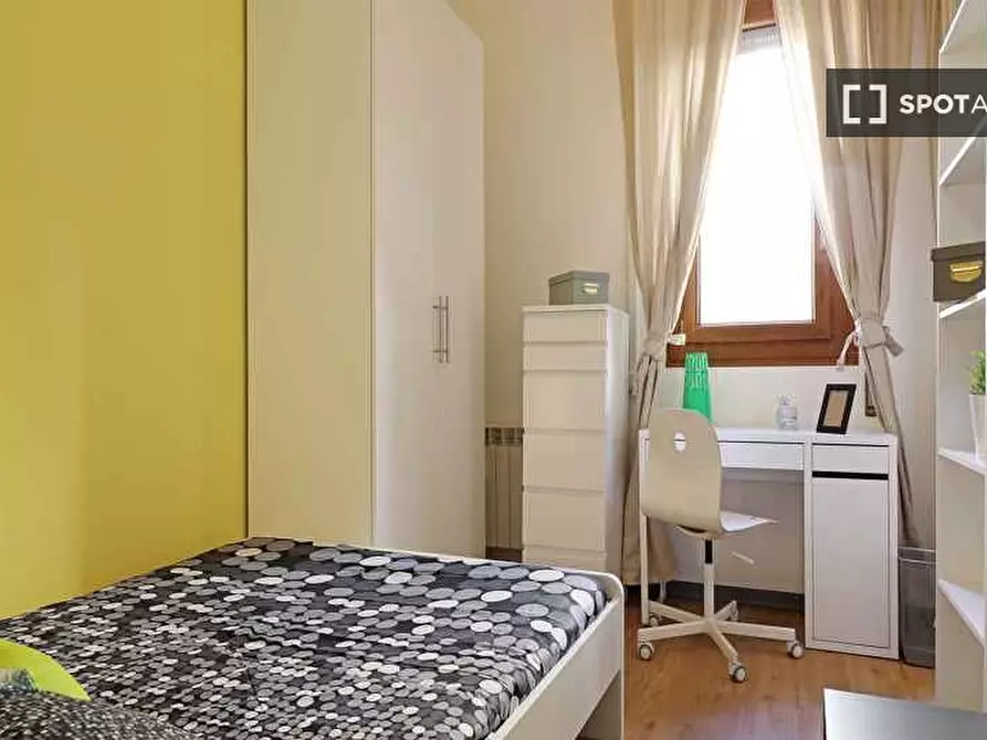 Immagine 3 di Camera condivisa in affitto  in Via dei Giornalisti a Roma