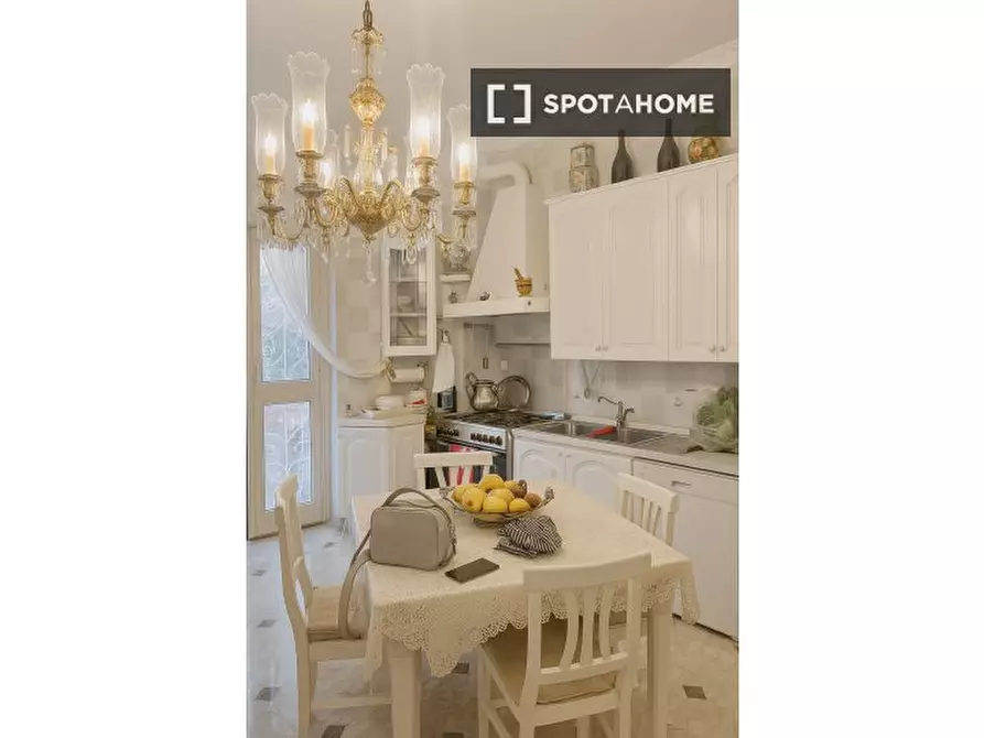 Immagine 3 di Camera condivisa in affitto  in Via Leopoldo Nobili a Roma