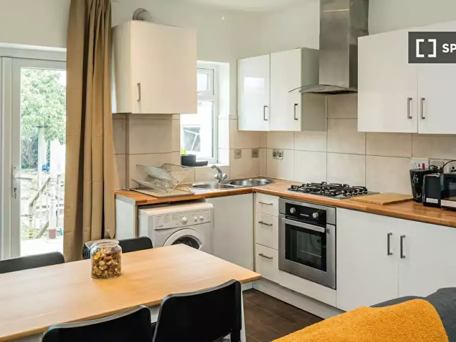 Immagine 13 di Appartamento in affitto  in Parkfield Crescent a Hounslow