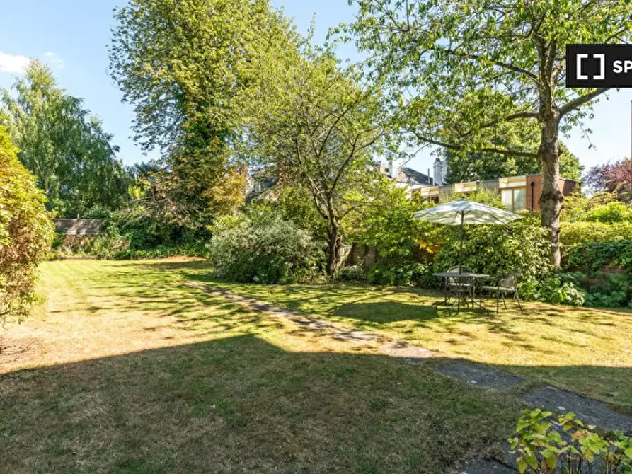 Immagine 17 di Appartamento in affitto  in Garden Flat a Camden Town