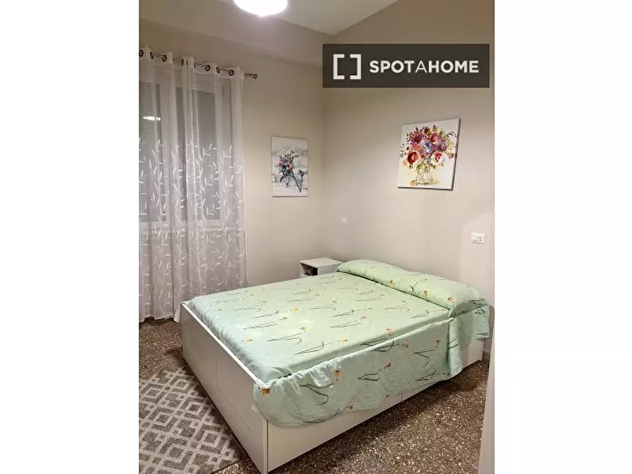 Immagine 1 di Camera condivisa in affitto  in Via Cesare Rasponi a Roma