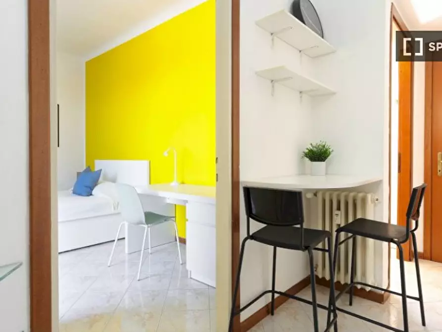 Immagine 2 di Camera condivisa in affitto  in Via Vigevano a Milano