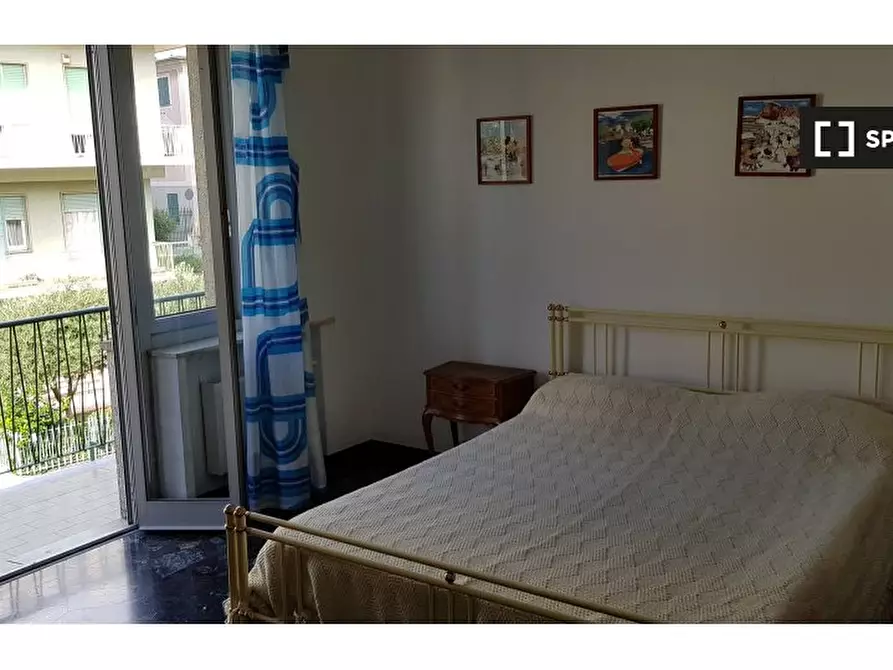 Immagine 1 di Camera condivisa in affitto  in Via Achille Neri a Genova