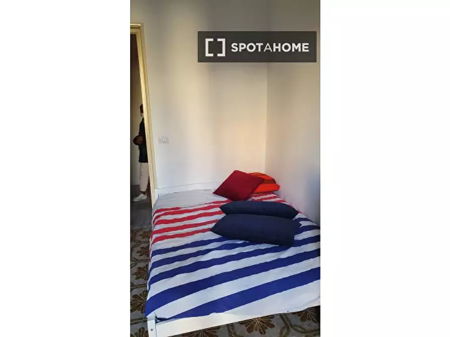 Immagine 2 di Camera condivisa in affitto  in Via Susa a Torino