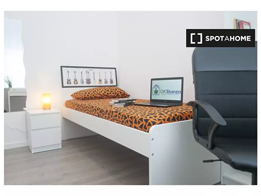 Immagine 2 di Camera condivisa in affitto  in Via Aldo Barbaro a Torino