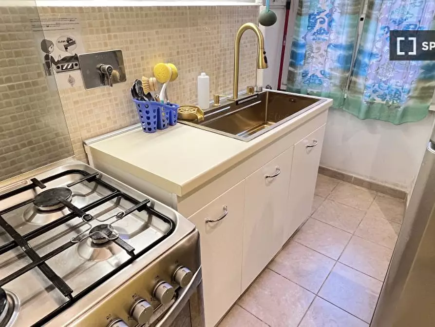 Immagine 16 di Camera condivisa in affitto  in Via Sebastiano Veniero a Roma