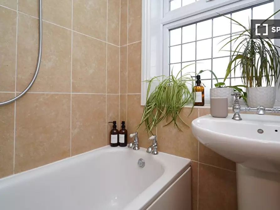 Immagine 5 di Appartamento in affitto  in Brampton Gardens a West Molesey