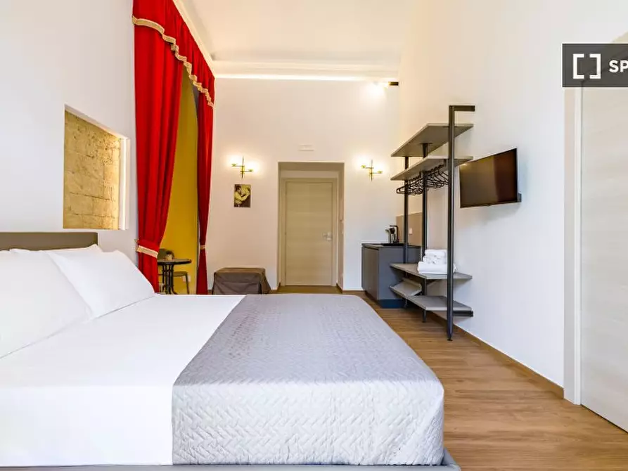 Immagine 4 di Appartamento in affitto  in Via Santa Teresa degli Scalzi a Napoli