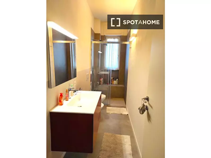Immagine 2 di Camera condivisa in affitto  in Piazza Enrico Bottini a Milano