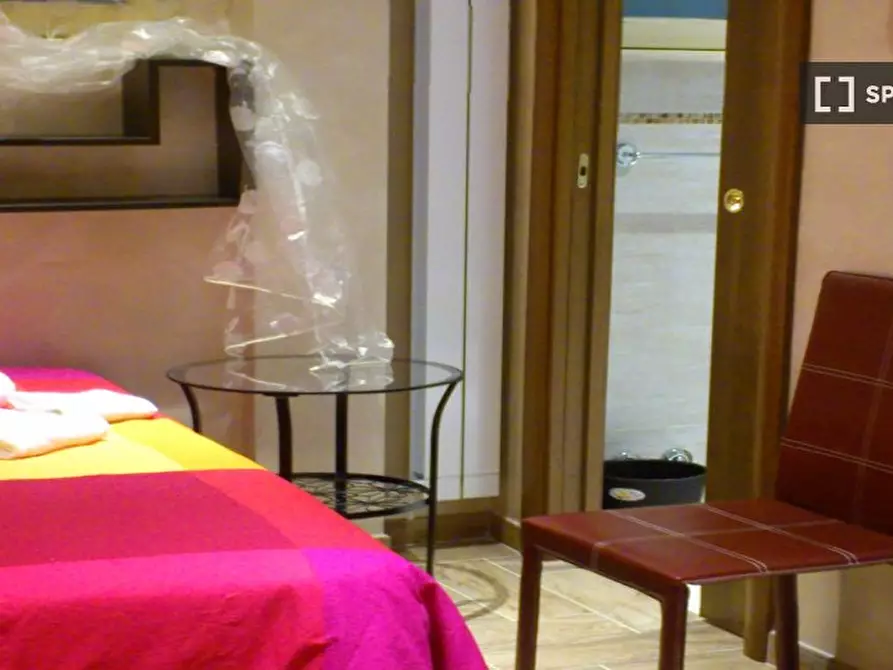 Immagine 10 di Camera condivisa in affitto  in Via Gian Luca Squarcialupo a Roma