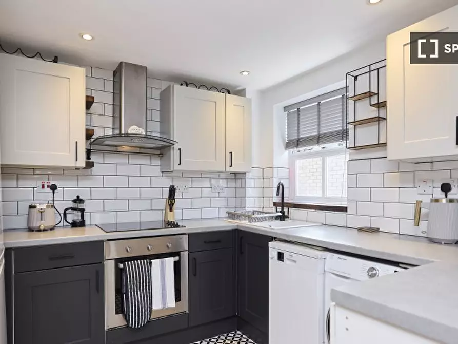 Immagine 9 di Appartamento in affitto  in Mapeshill Place a Brent