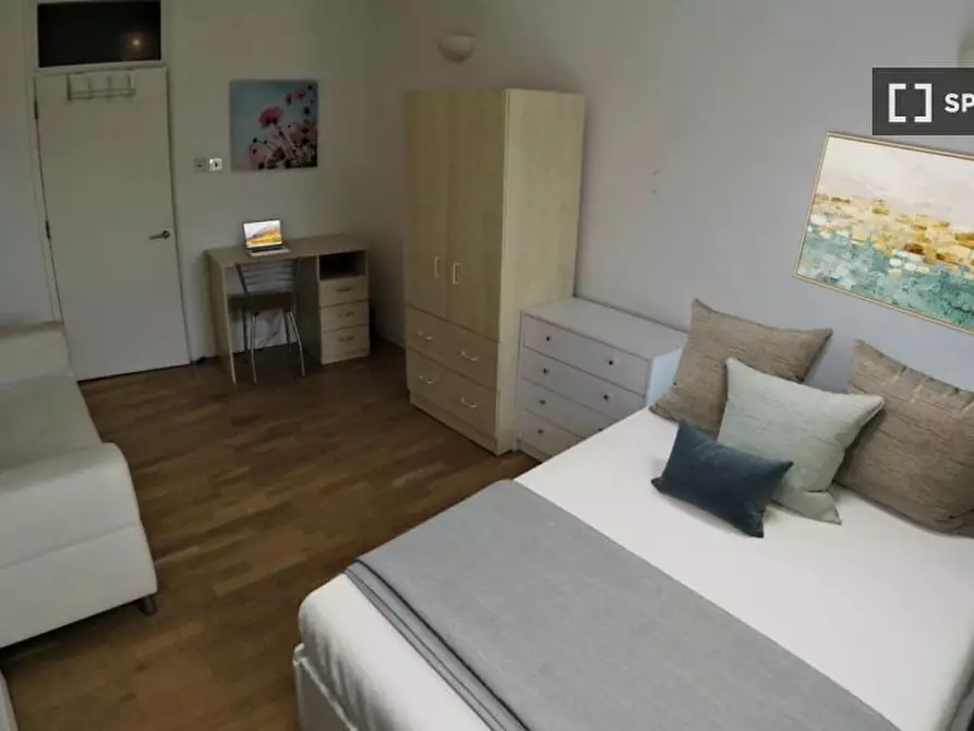 Immagine 1 di Camera condivisa in affitto  in KINGS ROAD a Kensington