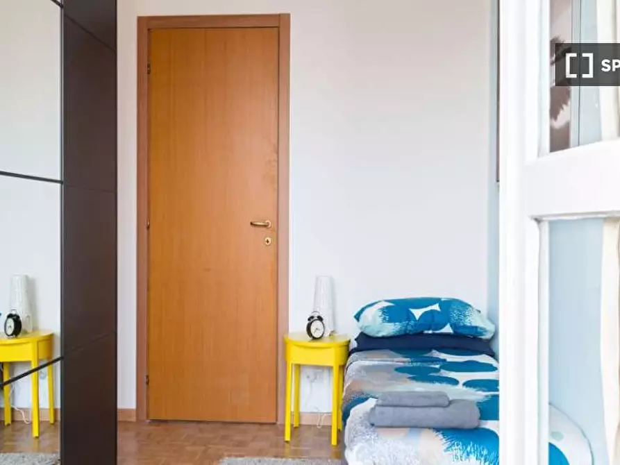 Immagine 2 di Camera condivisa in affitto  in Via delle Acacie Milan a Buccinasco