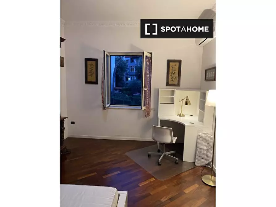 Immagine 1 di Camera condivisa in affitto  in Via Mario Gigante a Napoli