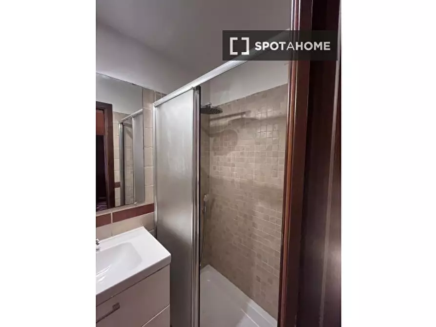 Immagine 3 di Camera condivisa in affitto  in Via Cincinnato, 00175 Roma RM, Italy a Roma