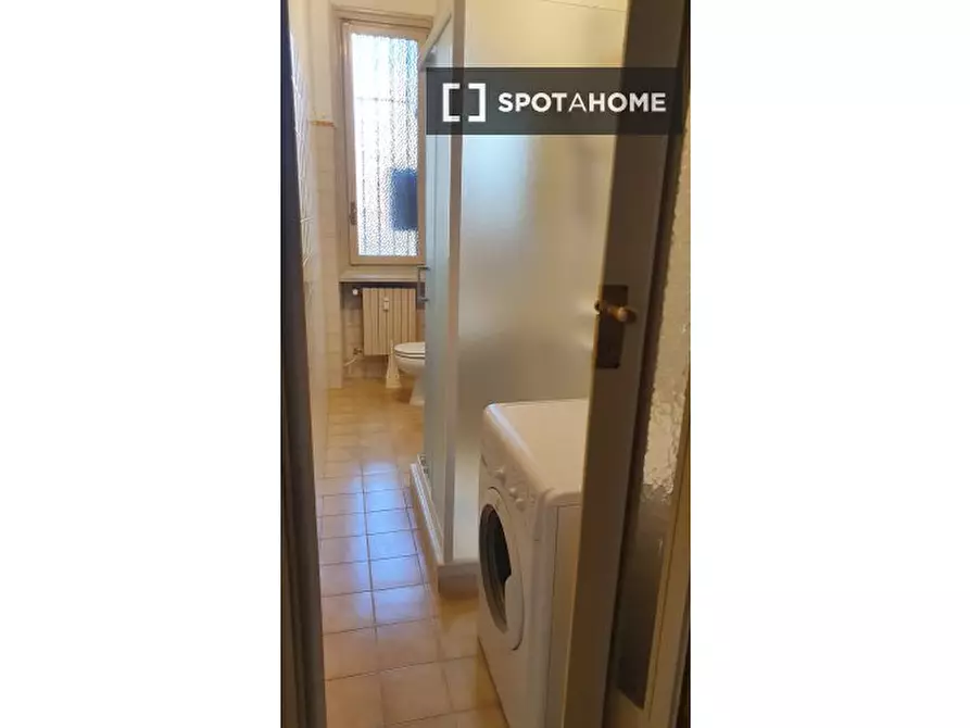 Immagine 18 di Camera condivisa in affitto  in Via Susa a Torino