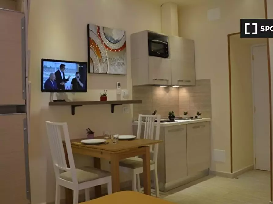 Immagine 3 di Camera condivisa in affitto  in Via Vetulonia a Roma