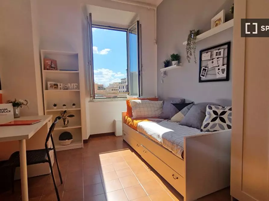 Immagine 2 di Camera condivisa in affitto  in Via Paolo Paruta a Roma